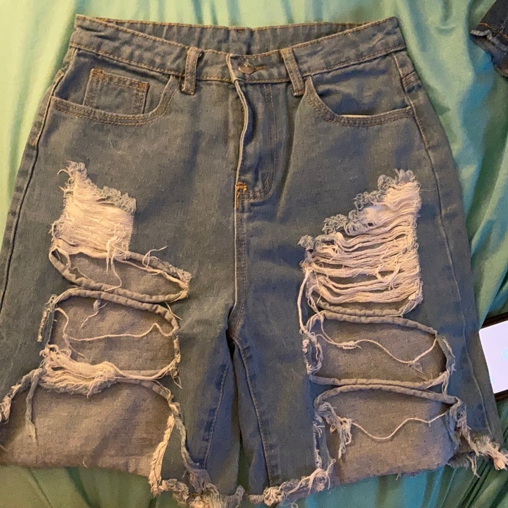 Light wash denim distressed shorts
